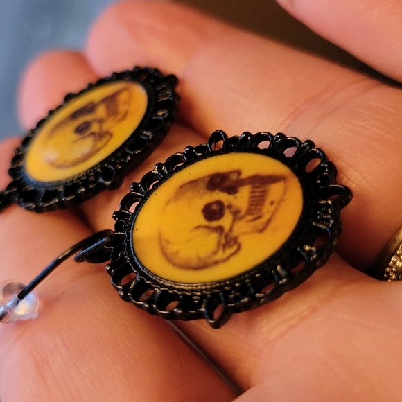 Vintage Style Skull Medallion Dangle Earrings - Picture 2 of 6